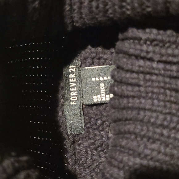 Forever 21 Cropped Turtleneck Sweater. Size S - Picture 5 of 5